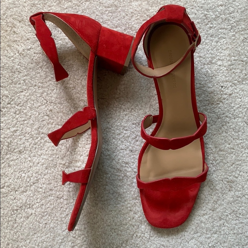 Banana Republic Sandals 9 (fits like a size 10)